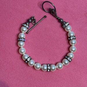 Elegant Pearl and Silver Bracelet